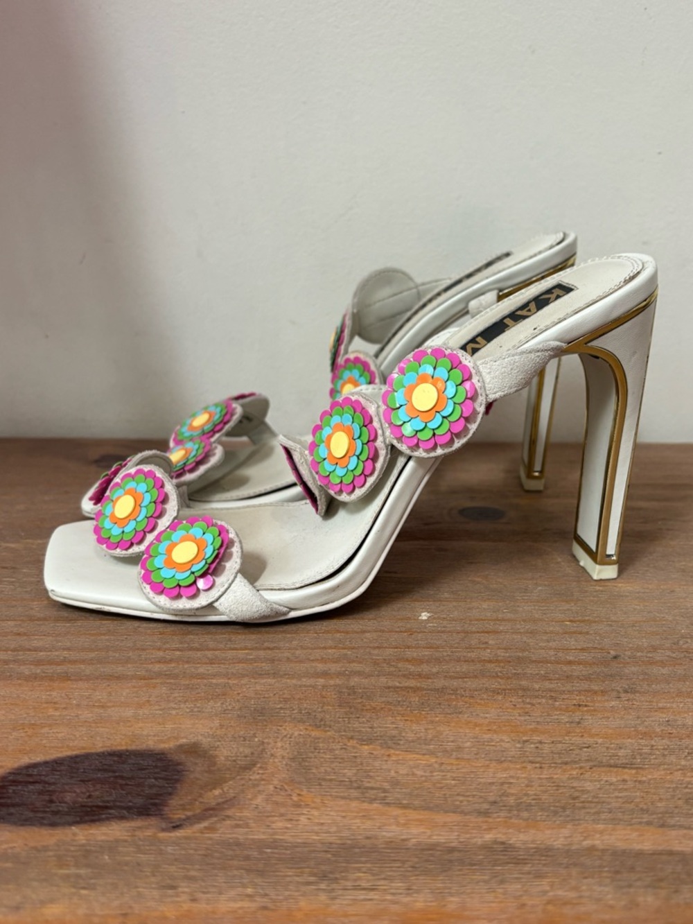 Kat Maconie Iza white with leather flowers sandals 9 $358 - Picture 3 of 9